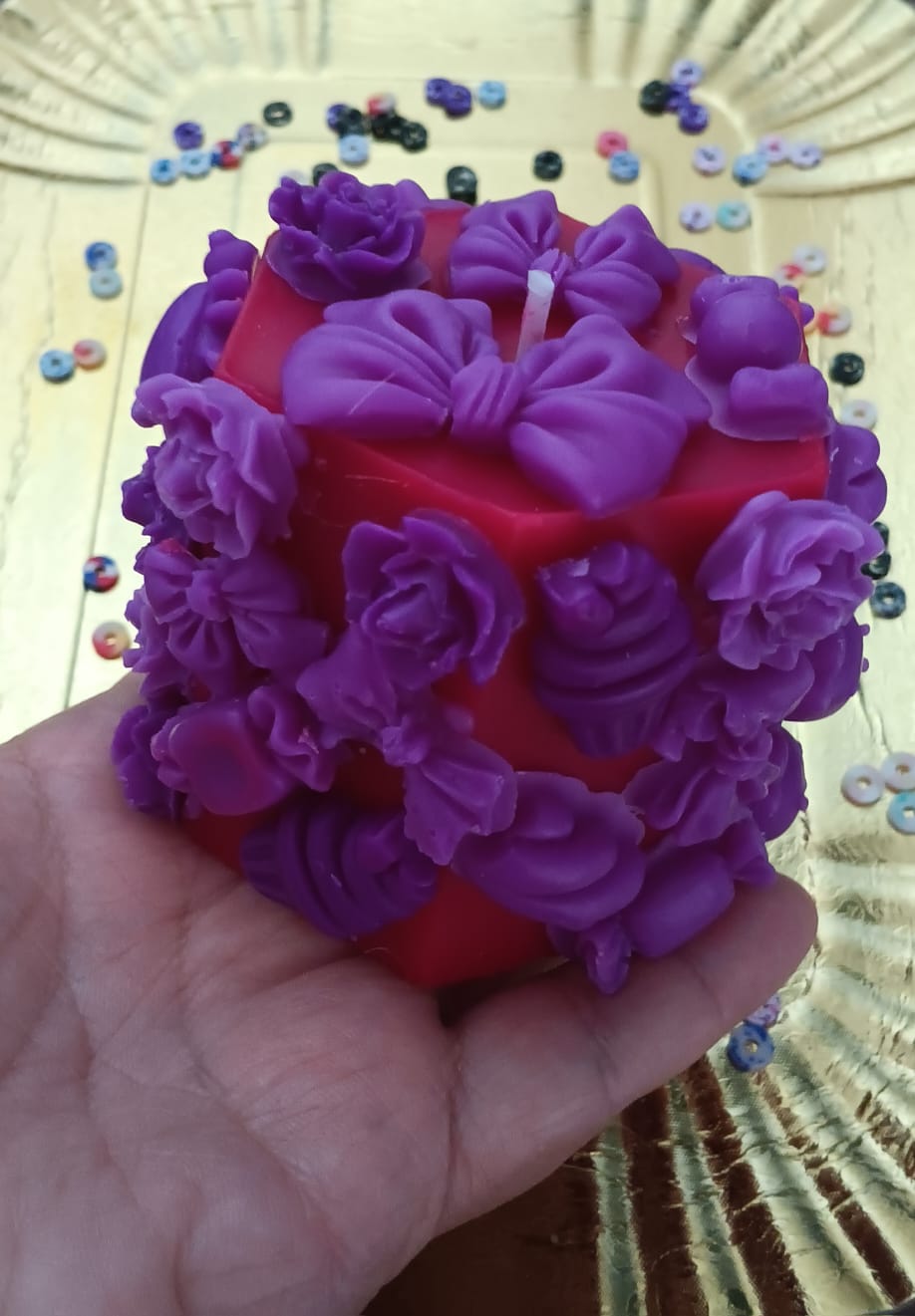 Bougie décorée fleurs senteur gaufre