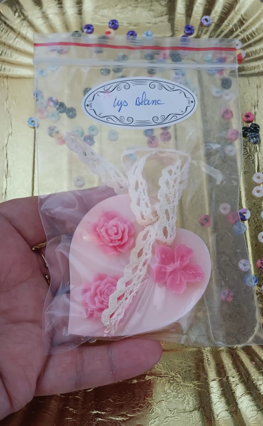 Petites fleurs senteur lys blanc