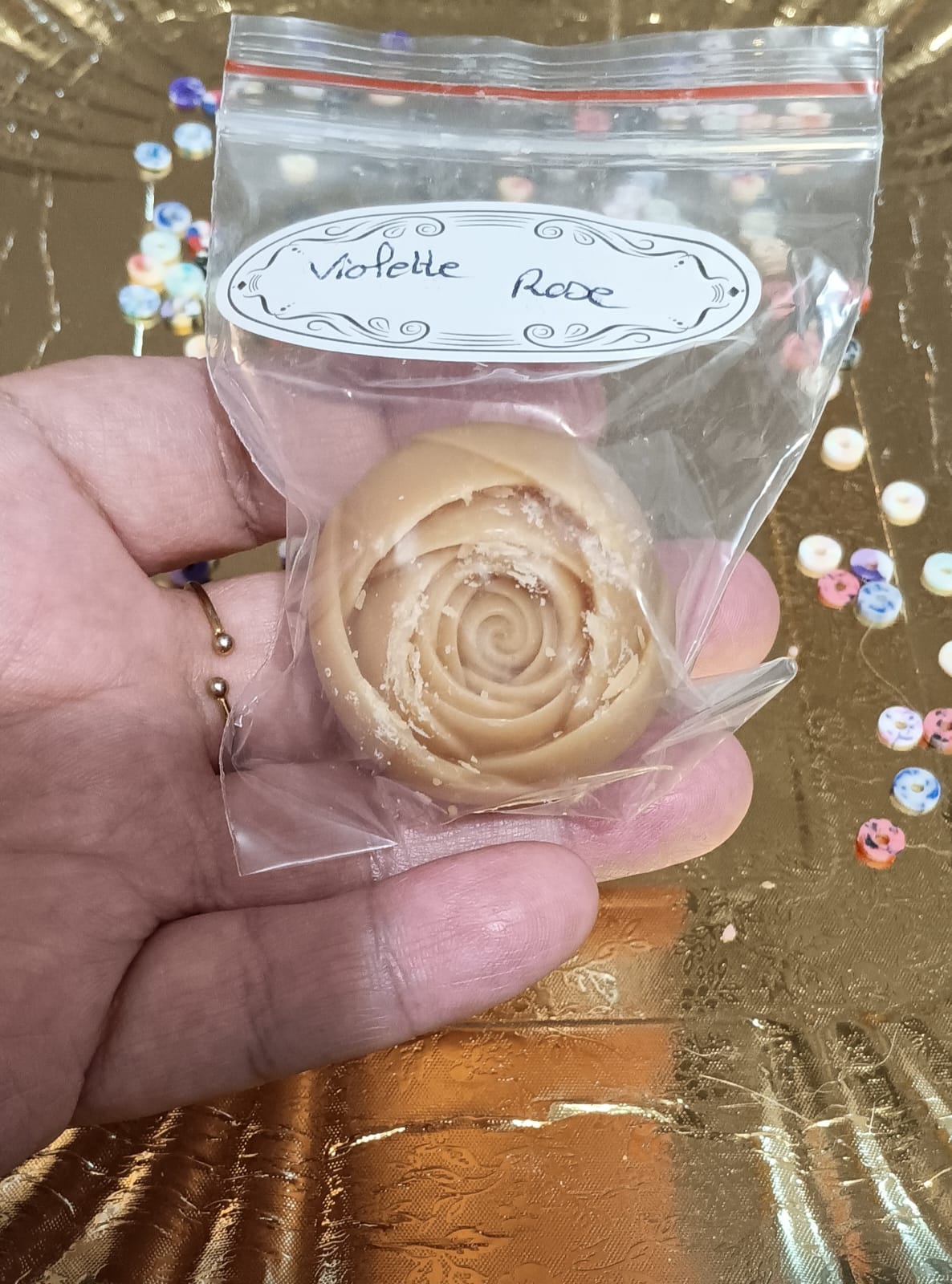 Bouton de rose senteur violette rose